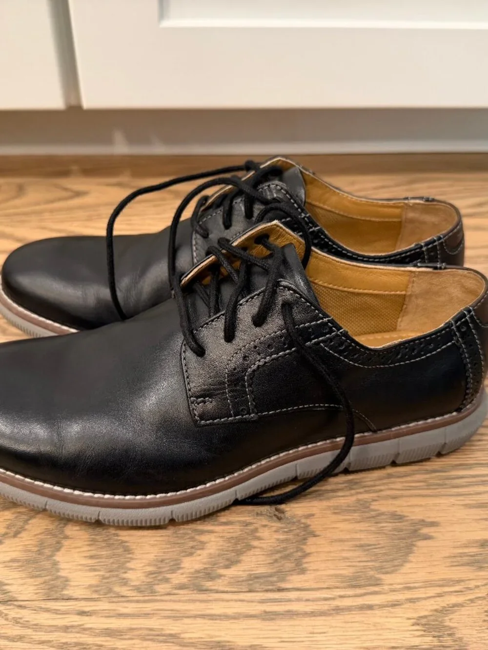 Johnston & Murphy Boys Black size 4 Dress Shoe